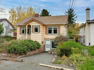 3312 Kingsley St, Saanich, BC V8P 4J9
