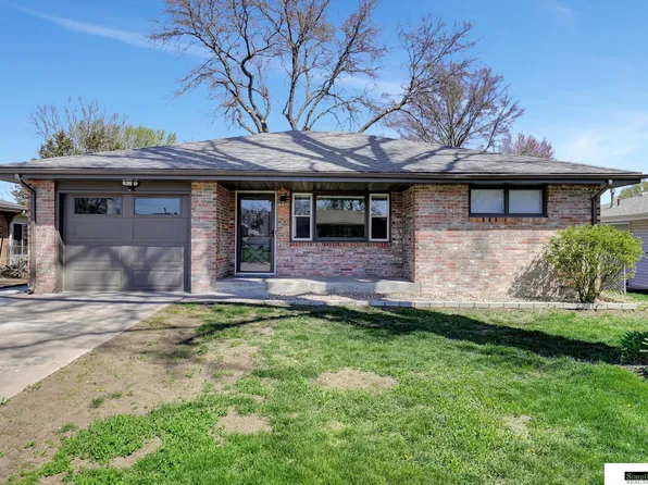 7730 Garland St, Lincoln, NE 68505