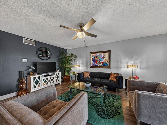 2nd image of 804 SE 7th Street SE #401