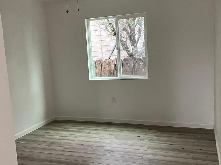 Bowie Ave — Photo 12