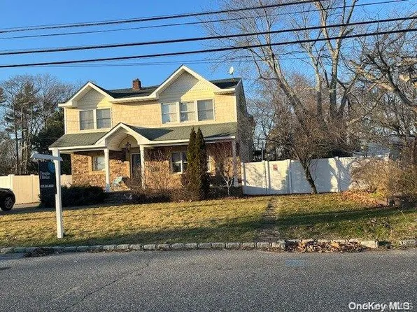 309 Aster Road, West Islip, NY 11795