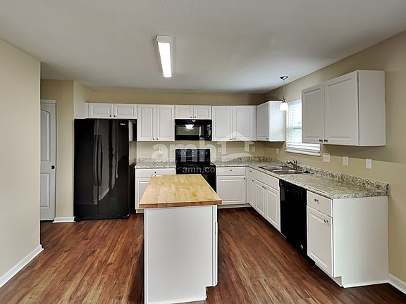 3rd image of 705 Loreto Ln