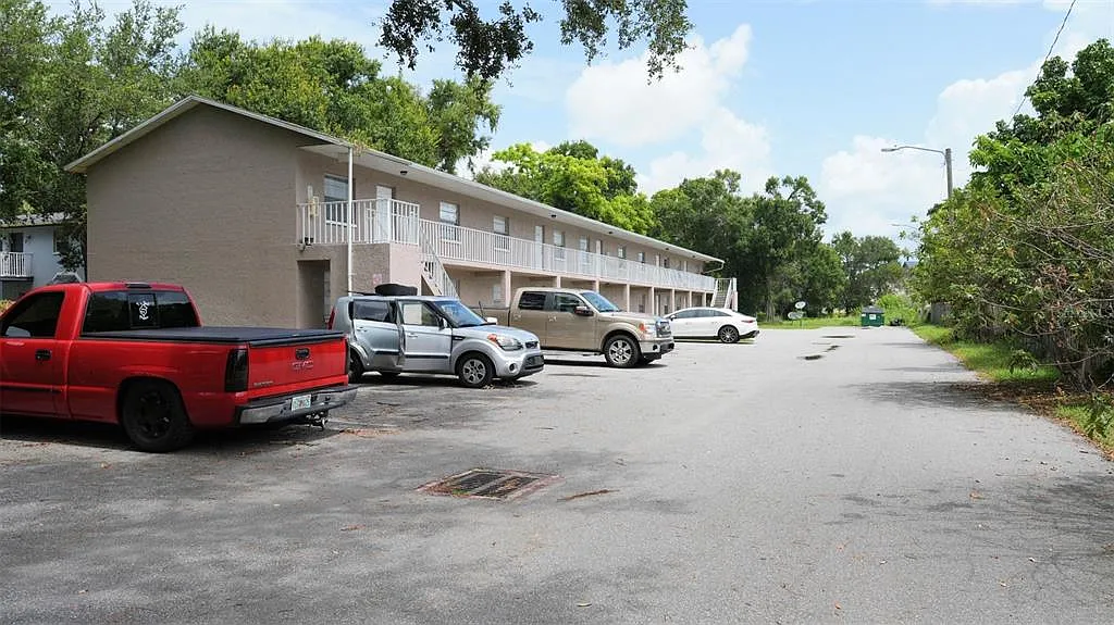 2 bed, 1.0 bath, 900 sqft, $1,300 — Photo 1