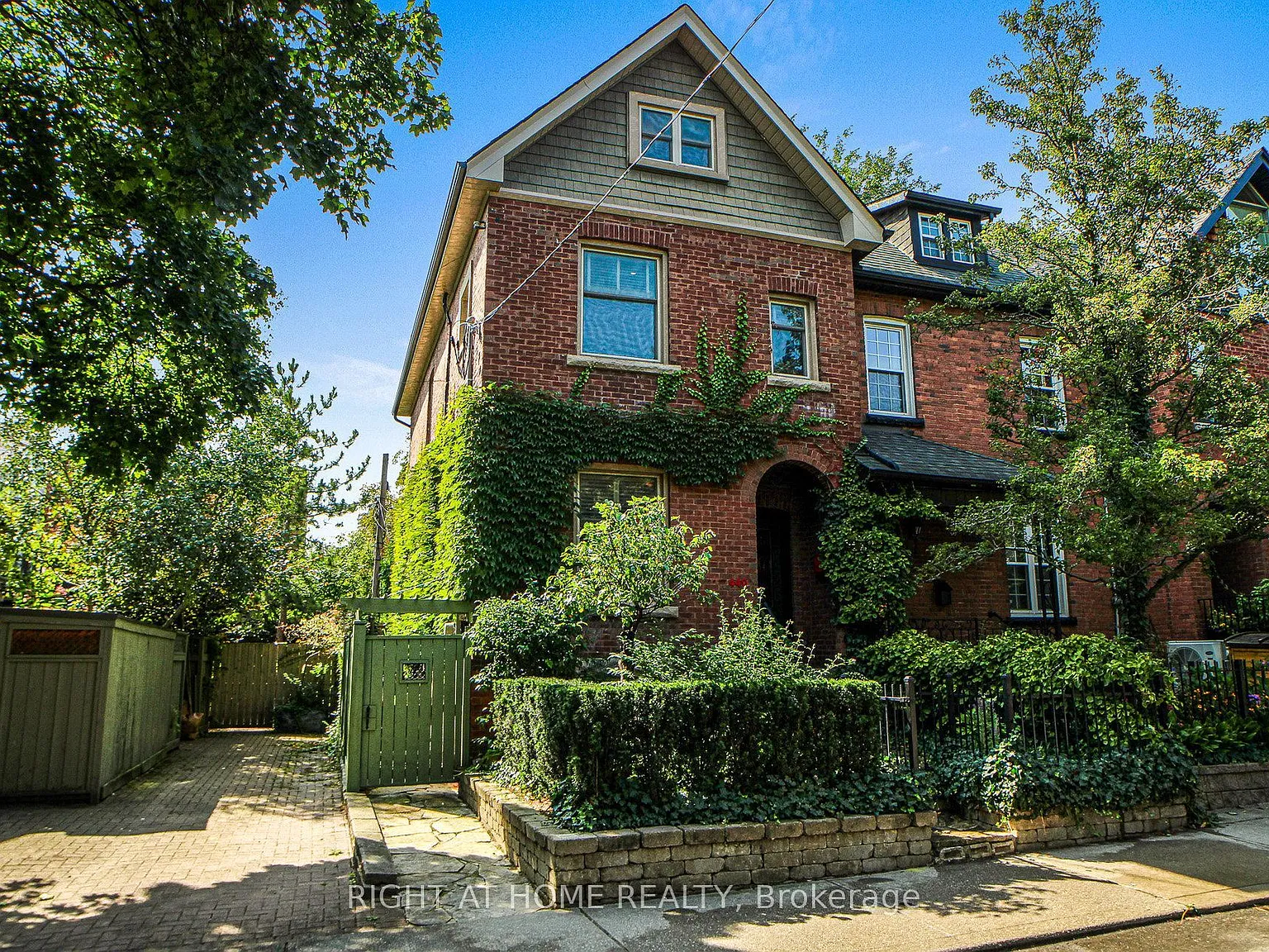 3 bed, $5,800 — Photo 1