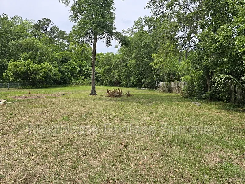3 bed, 1.5 bath, 1565 sqft, $1,700 — Photo 2