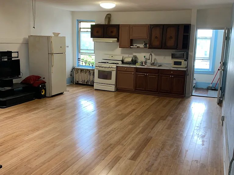 2749 Kensington Ave #3 — Photo 7