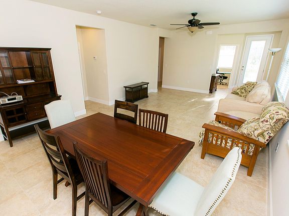 3rd image of 38 Fairhaven Glen Trl