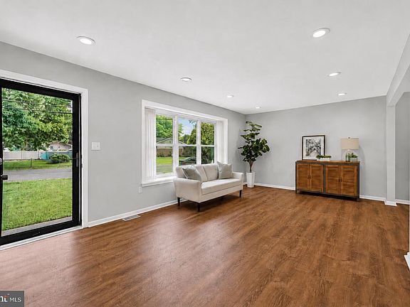 2nd image of 104 Temple Blvd