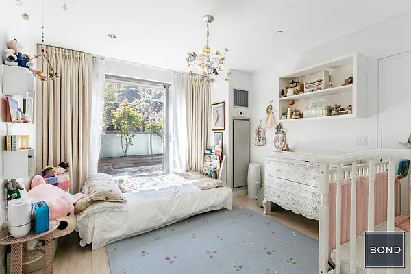 Sold by Bond New York | media 4