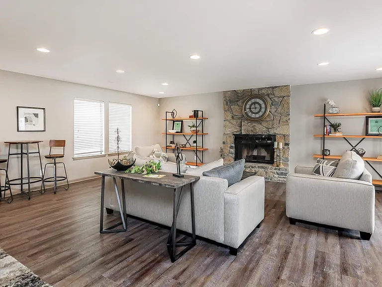 Hickory View Apartments — Photo 41
