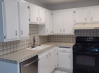 18619 Collins St APT F20, Tarzana, CA 91356