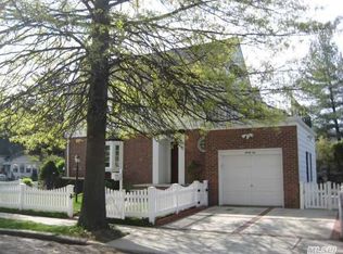 32 W Dover St, Valley Stream, NY 11580