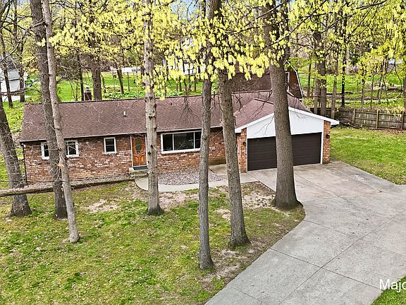 4th image of 3907 Tioga Dr SW