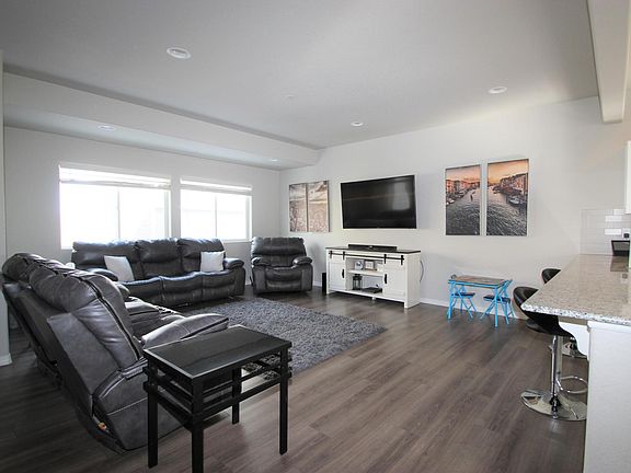 3rd image of 2038 Alperton Hts