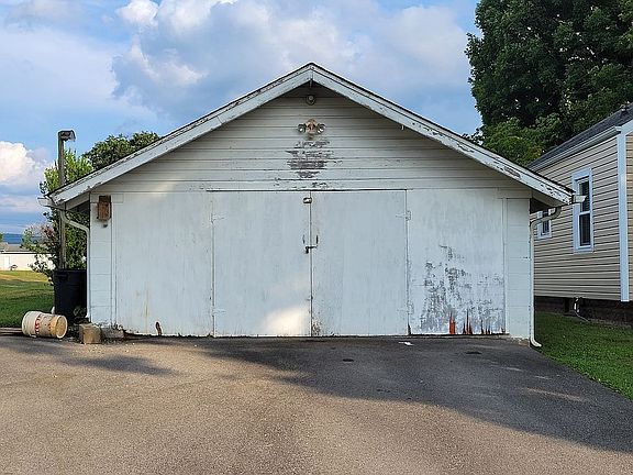5th image of 3020 Wilkinson Pike