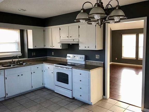 4th image of 618 S Penrose Ln
