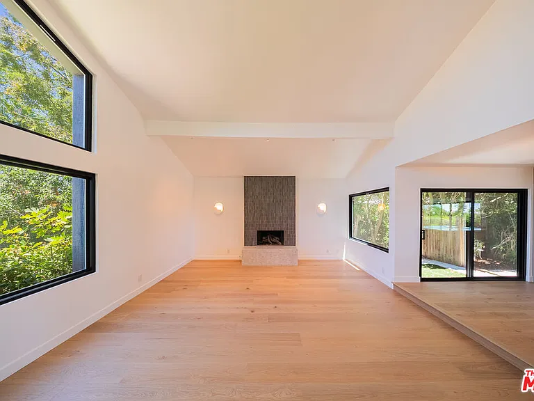 13302 Mulholland Dr — Photo 7