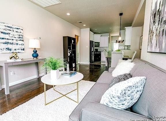 5th image of 214 Douglas Way St