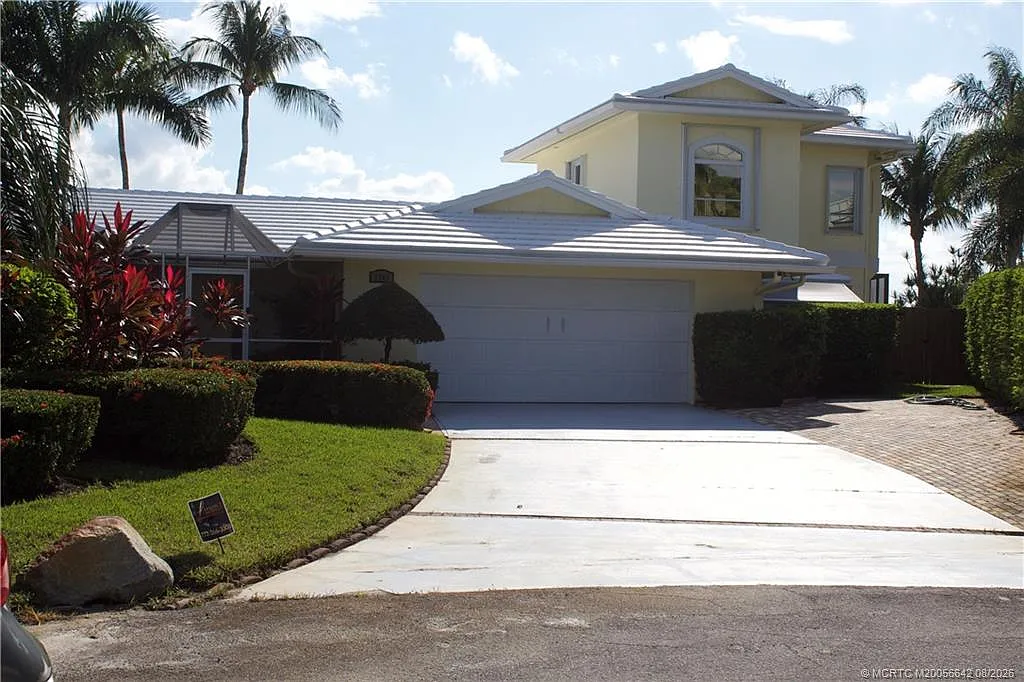 3 bed, 2.5 bath, 2744 sqft, $9,000 — Photo 2