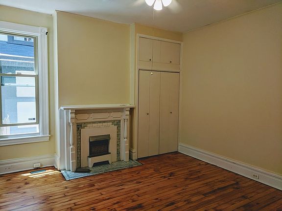 4th image of 5910 Howe St #1