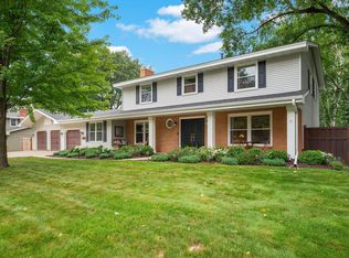 2400 Queens Dr, Woodbury, MN 55125