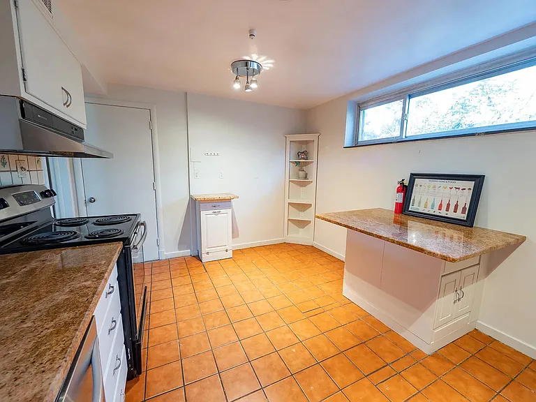 9322 W Parkhill Dr — Photo 28