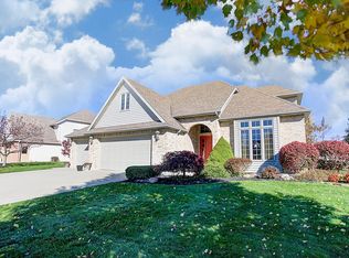 8449 Indian Lake Dr, Findlay, OH 45840