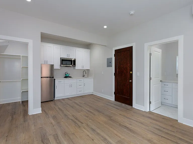 149 S Los Robles Ave — Photo 12