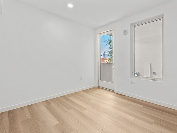 5th image of 1233 S Dunsmuir Ave #204