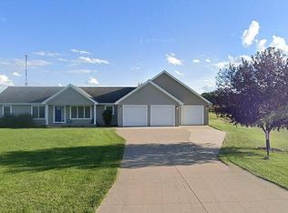 406 Pond View Dr, Wilton, IA 52778