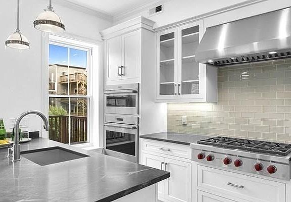 4th image of 145 Saratoga St