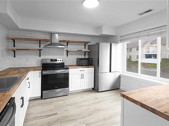 2nd image of 2620 Cove Point Pl
