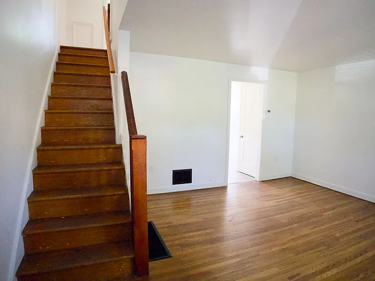 834 Wabank St — Photo 2