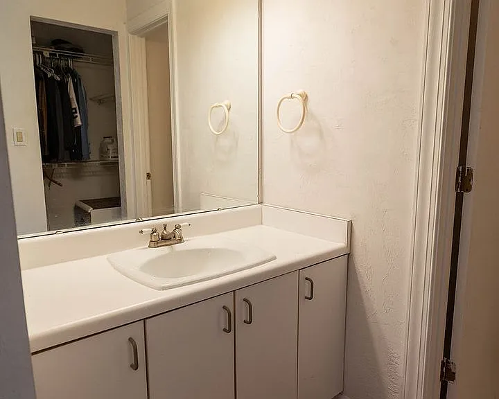 3724 Longchamp Cir — Photo 31