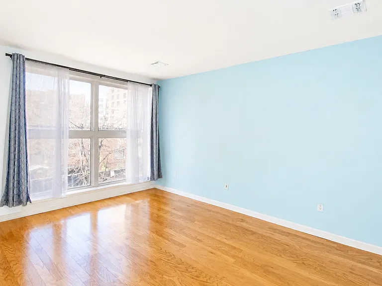 659 1st St #203 — Photo 5