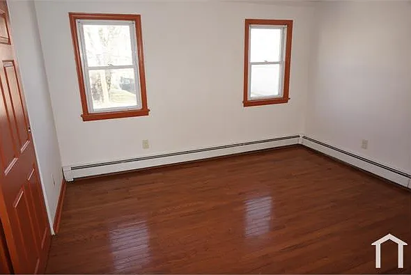 250 E Chestnut St — Photo 17