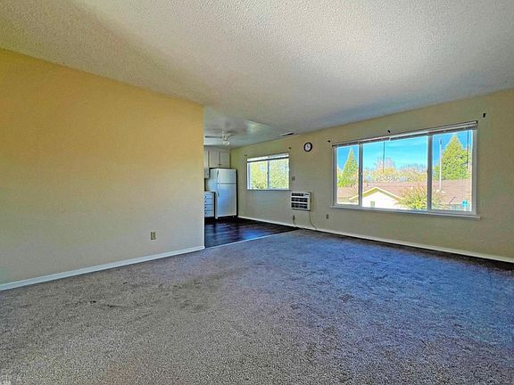 5th image of 146 Gibson St #3