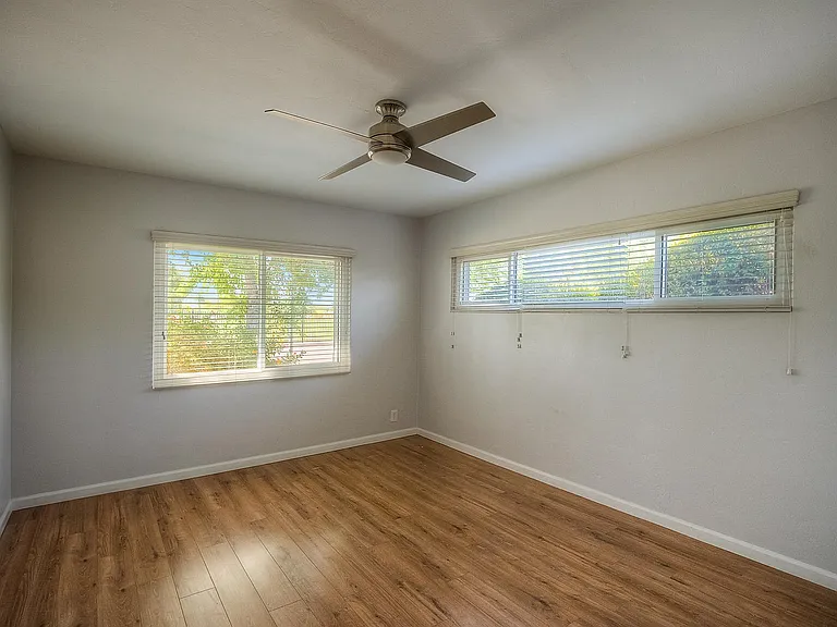 1526 W Windsor Ave — Photo 43