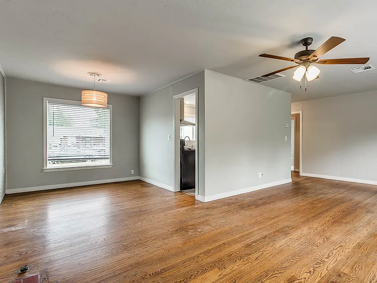 1414 Oxford Way — Photo 8