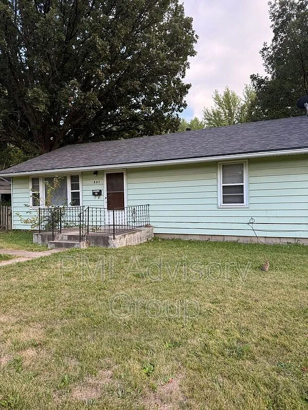 2 bed, 1.0 bath, 1040 sqft, $1,075 — Photo 2