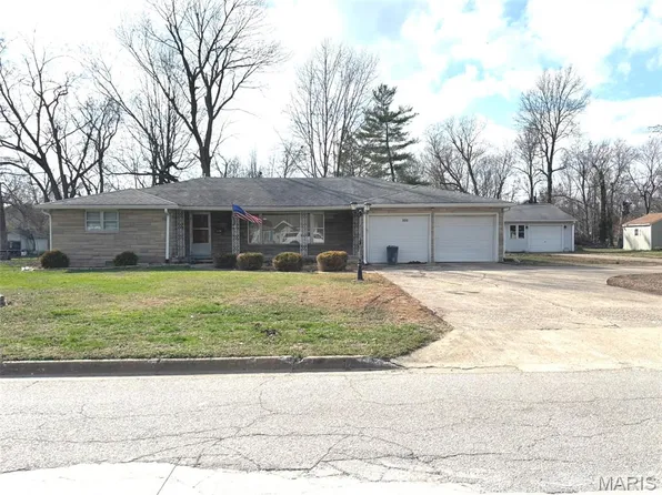 331 Illinois Ave, Salem, IL 62881