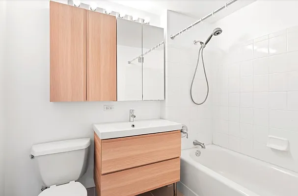 Rented by R New York | media 21