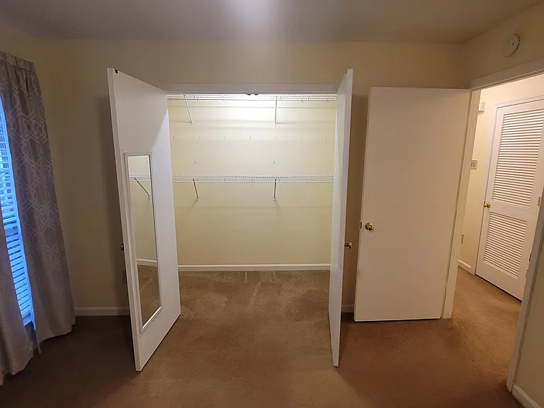 1600 N Washington St #12 — Photo 13