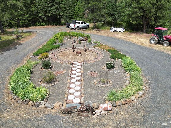 3rd image of 1044 Clemenhagen Rd