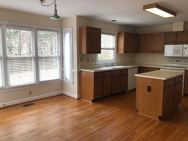1005 New Dover - Bev Roberts Rentals & Property Management — Photo 3