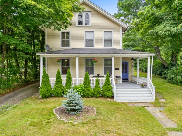 32 Winter Avenue, Deep River, CT 06417