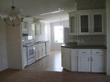 4th image of 806 Weeping Willow Ave