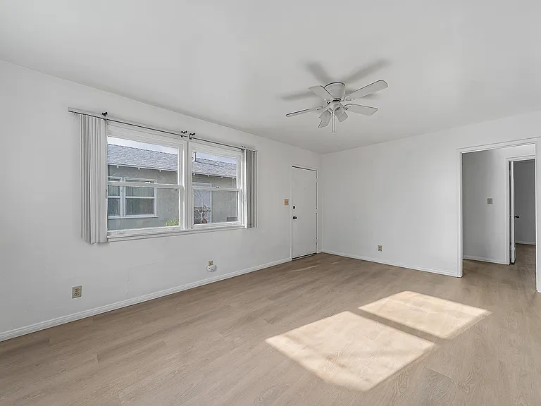 885 N Huntington St — Photo 12