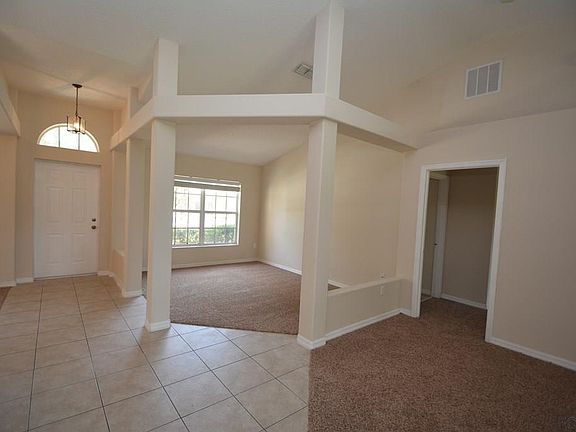 4th image of 15 Lake Charles Ln
