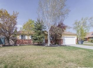 10046 S McNaughton Cir, South Jordan, UT 84095
